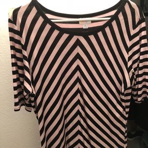 NWOT LULAROE GIGI TOP